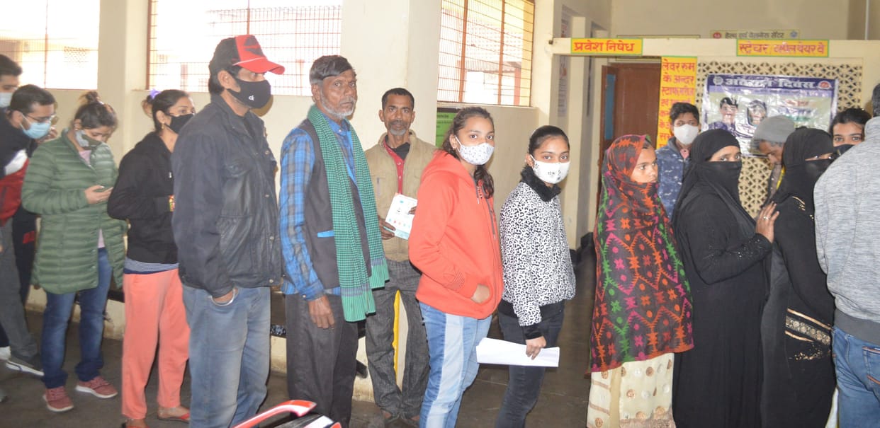 Hathras: 2927 people got anti-coronavirus vaccine