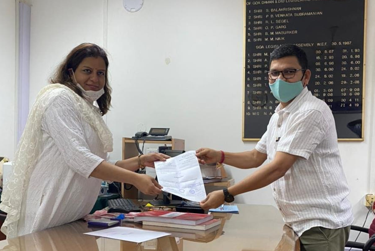 Goa Independent MLA Prasad Gaonkar submits his resignation to Legislative Assembly Secretary Namrata Ulman