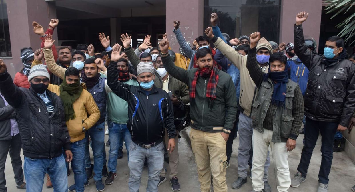 Meter readers opened front against the company