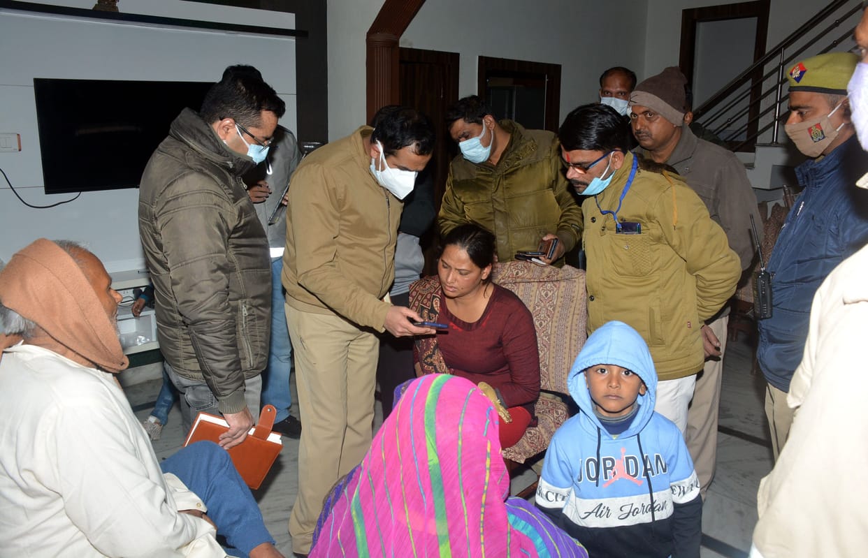 Aligarh: Robbery noise in Pratibha Colony, in-laws accused of robbery