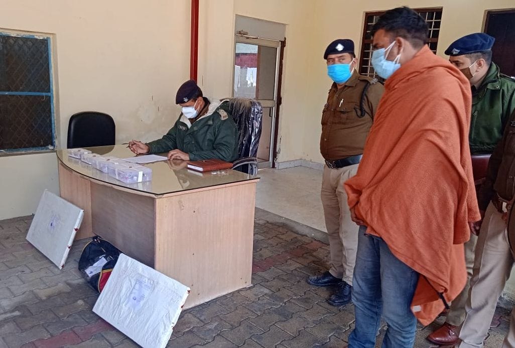 One arrested for stealing lakhs from four houses