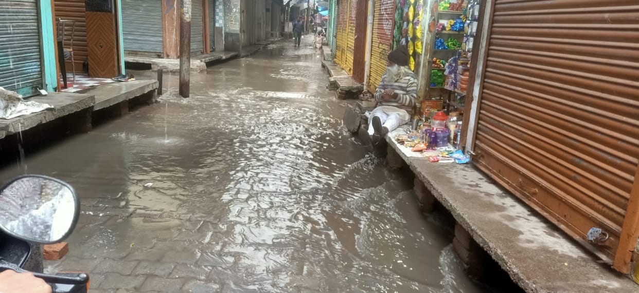 Drizzle from morning to evening, mercury rolled down, water filled at low places