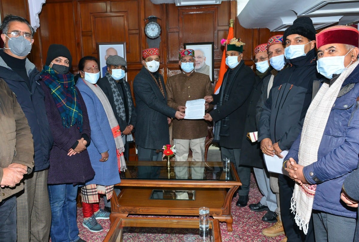 Governor Rajendra Vishwanath Arlekar CM Jairam Thakur enjoys snowfall in shimla
