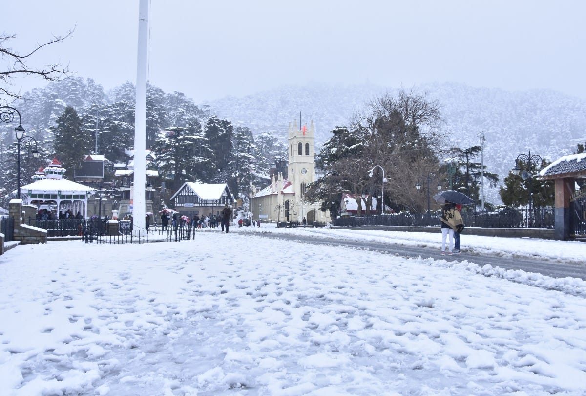 Governor Rajendra Vishwanath Arlekar CM Jairam Thakur enjoys snowfall in shimla