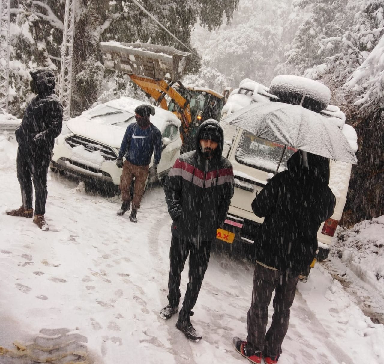 uttarakhand weather update today: snowfall in mussoorie, dhanaulti, chakrata, tourists rush, see photos