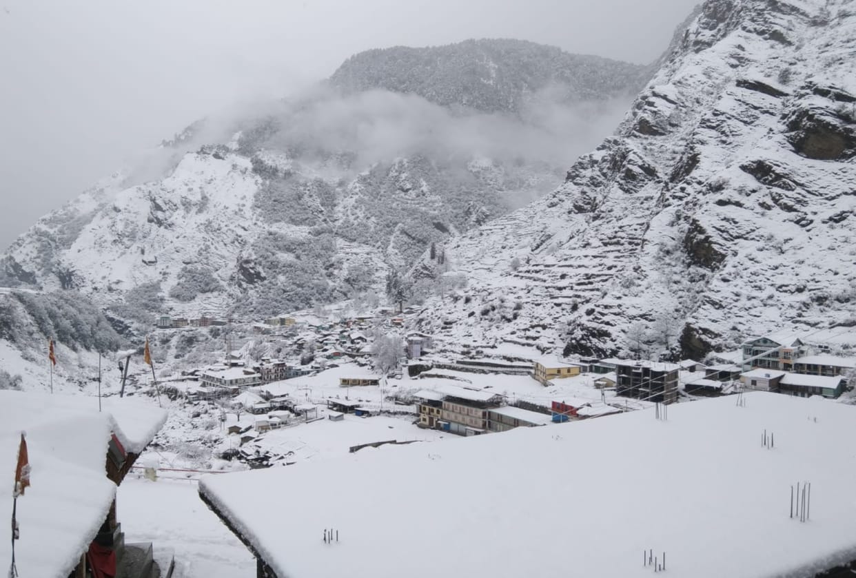 uttarakhand weather update: After noon weather changed, snowfall in Kedarnar Badrinath and Hemkund