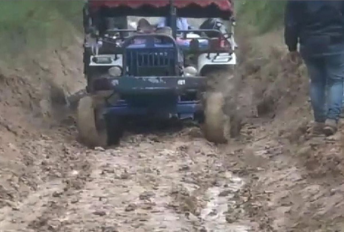sick woman died who did not get treatment on time due to tractor stuck in mud