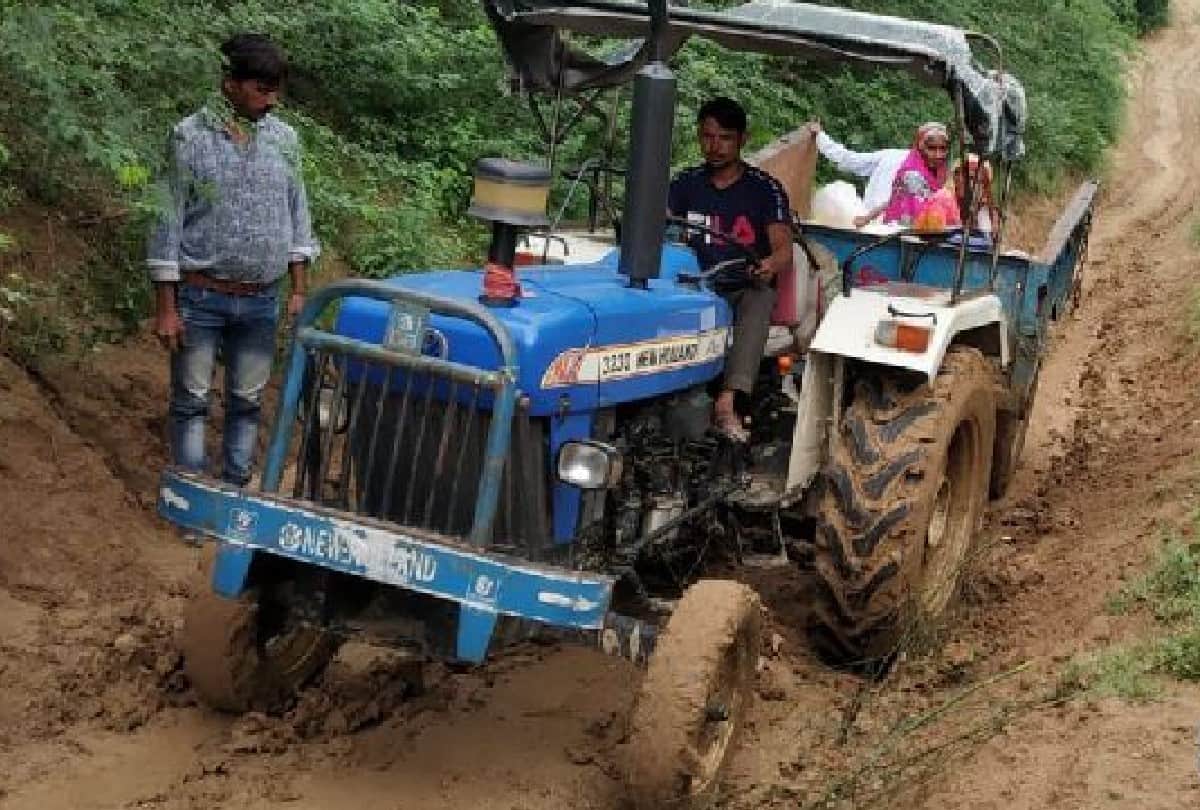 sick woman died who did not get treatment on time due to tractor stuck in mud