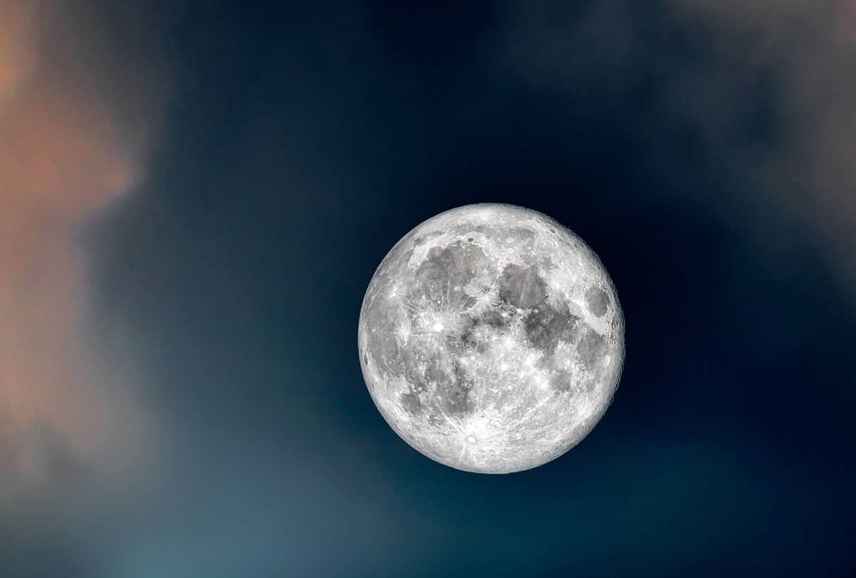 US China Moon Mission it will war in china and america for mine rare materials from moon