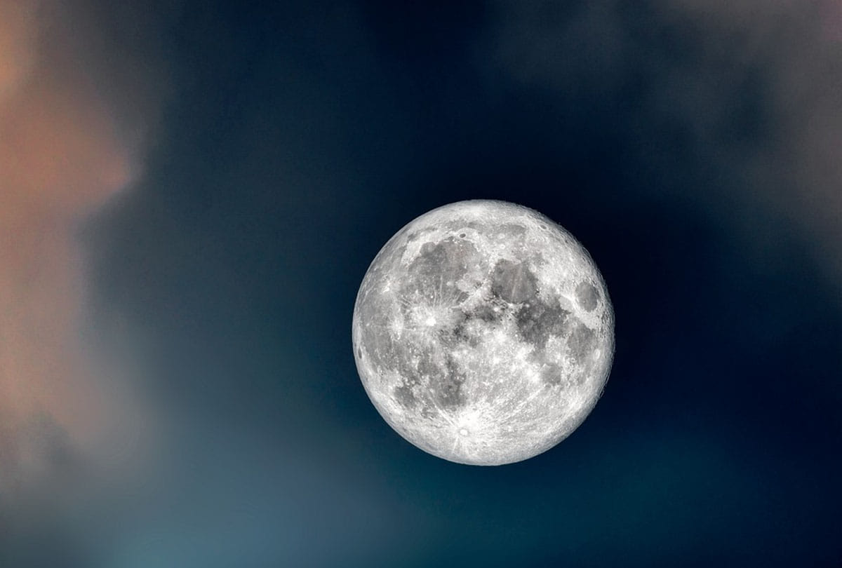 US China Moon Mission it will war in china and america for mine rare materials from moon