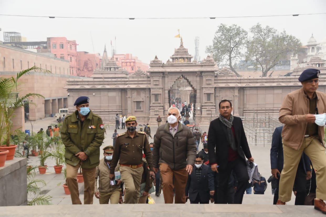 Chief Secretary and DGP Varanasi visit Kashi Vishwanath Dham security plan revised convenience for devotees