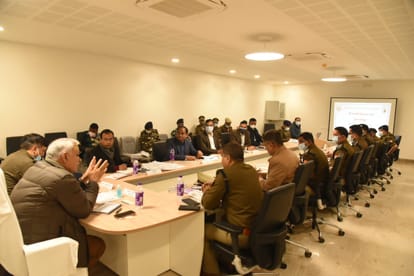 Chief Secretary and DGP Varanasi visit Kashi Vishwanath Dham security plan revised convenience for devotees