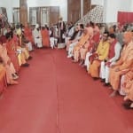 बैठक में मौजूद संत और महंत