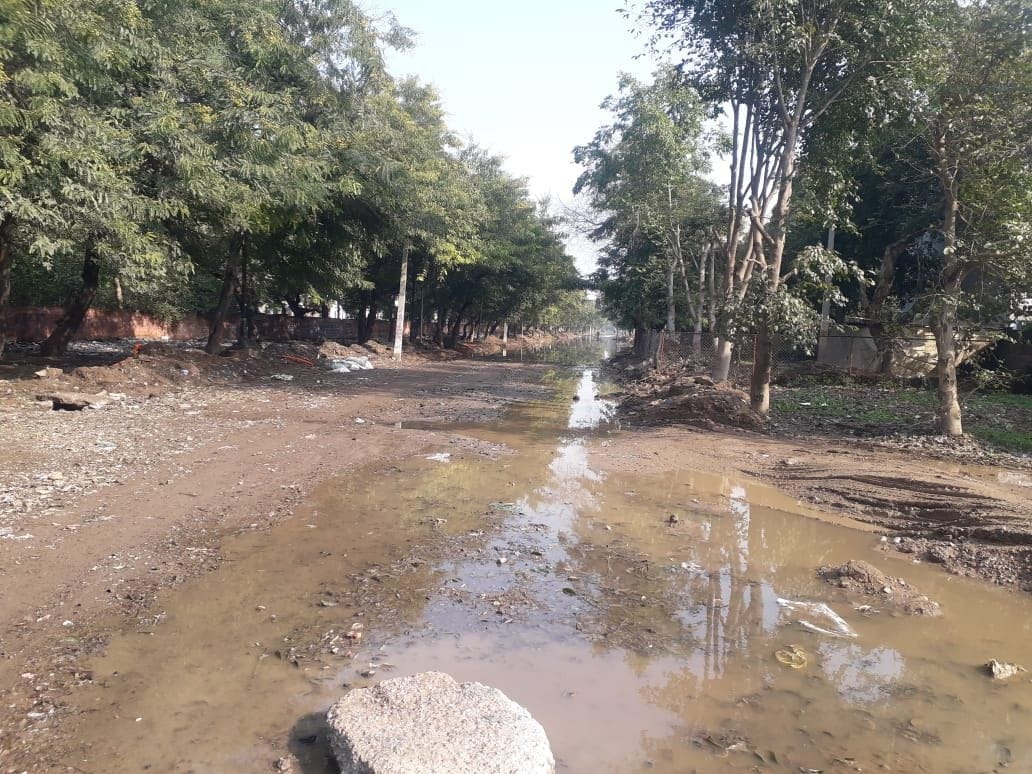 Rain spoiled the condition of roads, traffic affected by potholes