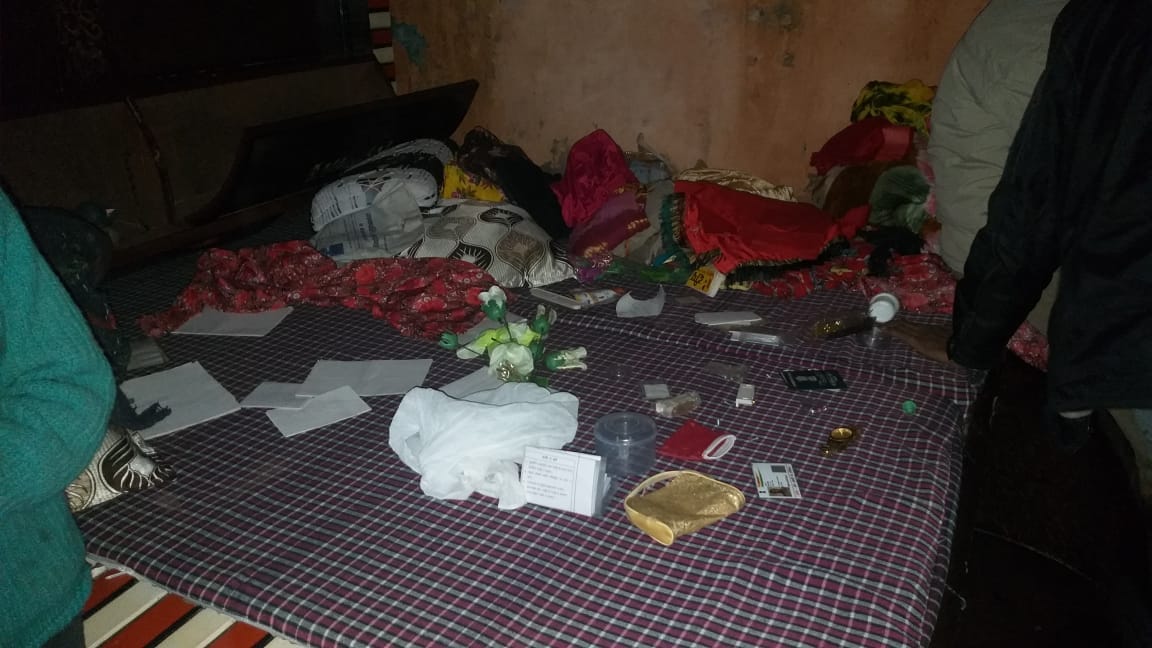 Jewelery and copper items stolen by breaking the locks of the locked house