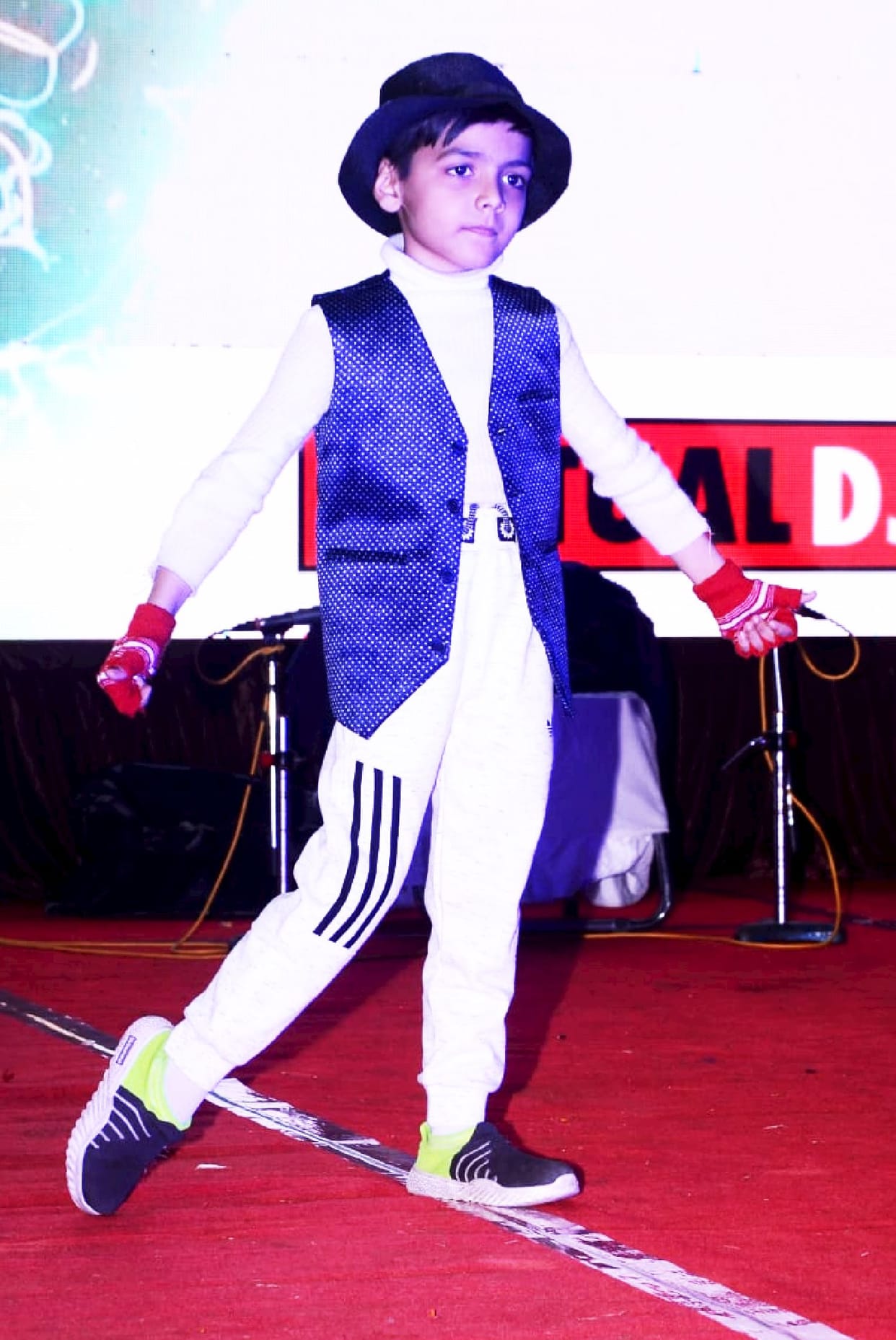 Entertainer dances and sings lavish heart