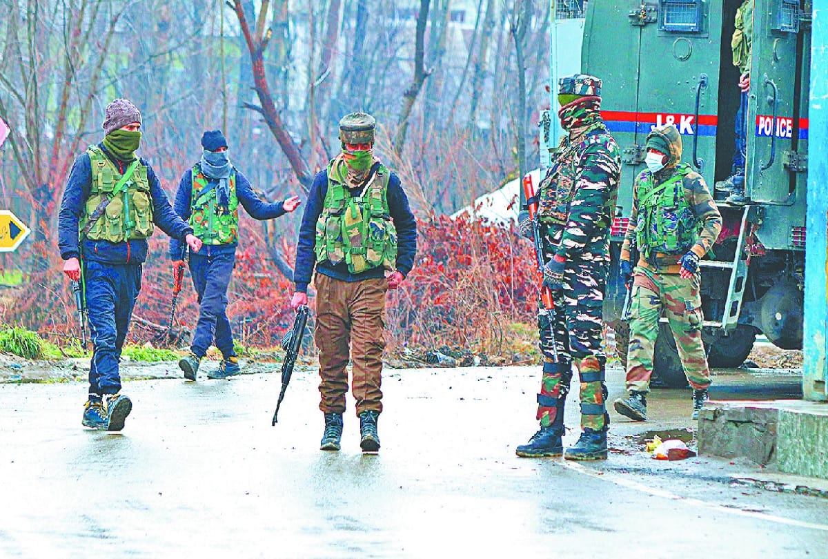 Two terrorists killed in Hanpora of Kulgam district, joined the terrorist organization thirty days ago