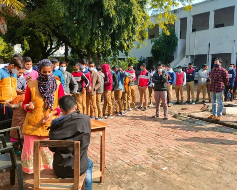 Vaccines to students by organizing camps in schools