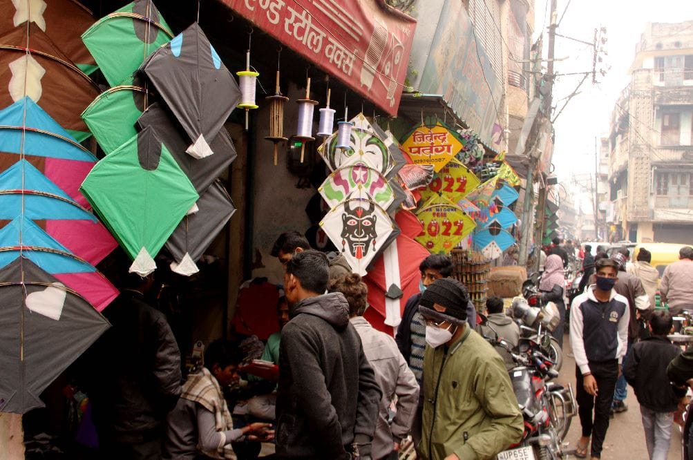 Chinese manjha being sold from warehouse in varanasi police cant not control