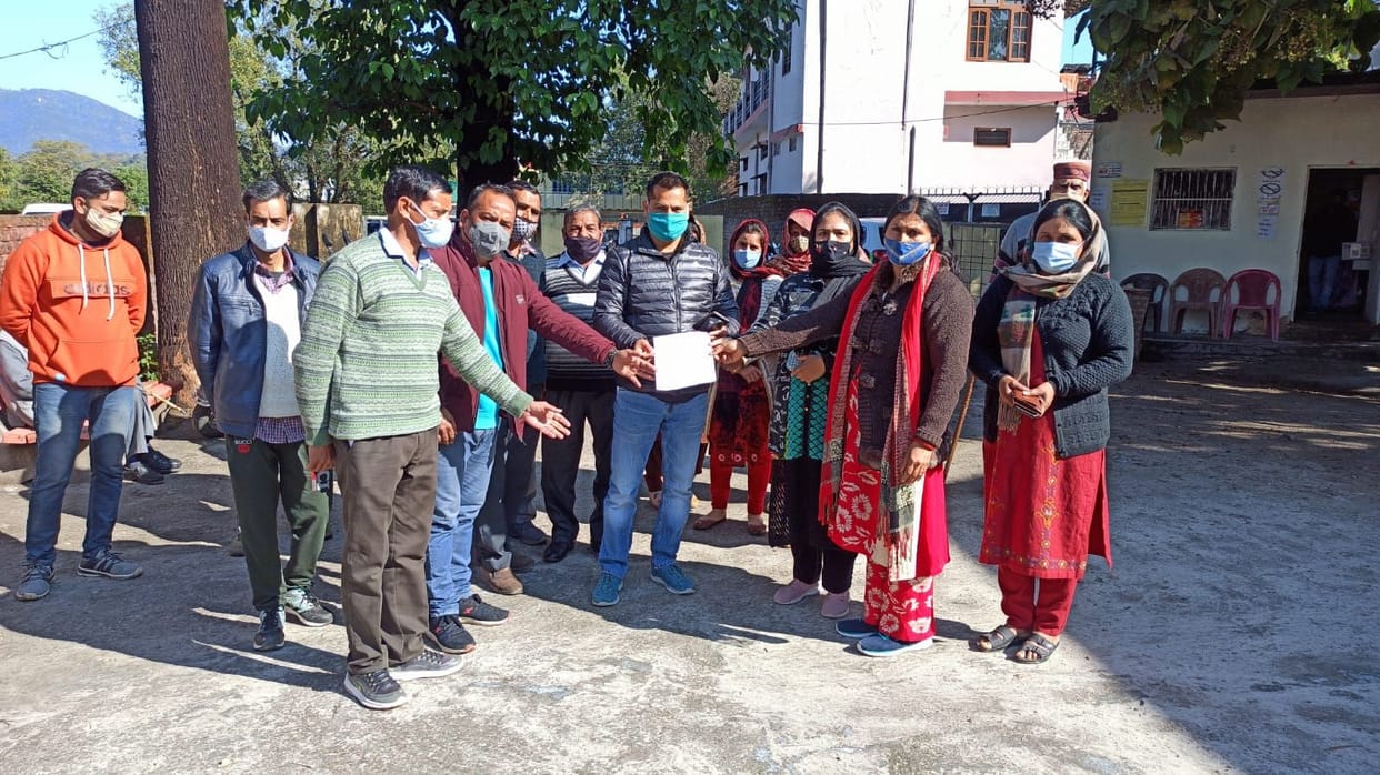 Villagers of Tika Kot came out in protest against the new survey of Fourlane