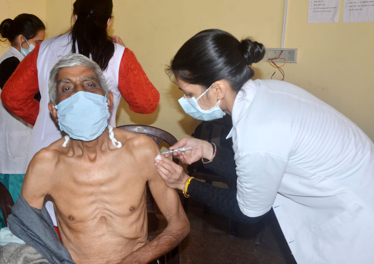 227 on the first day in the medical college, 516 got booster dose installed in the hamirpur district