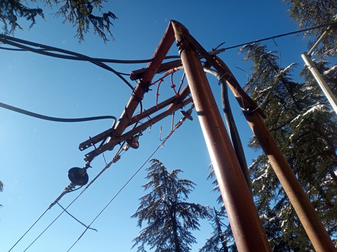 Hours of power outage, people chilled in minus degree temperature