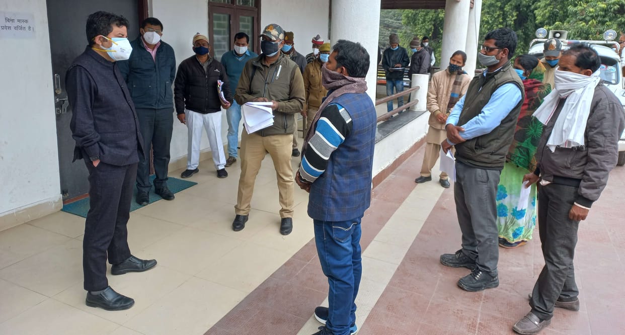 DM asked the status of vaccination from the head husband who arrived with a complaint