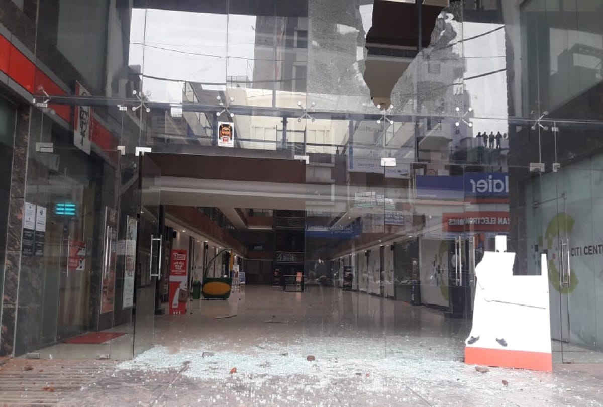 Aligarh: Guard of City Center Mall shot dead a sweeper, angry relatives ransacked, accused arrested