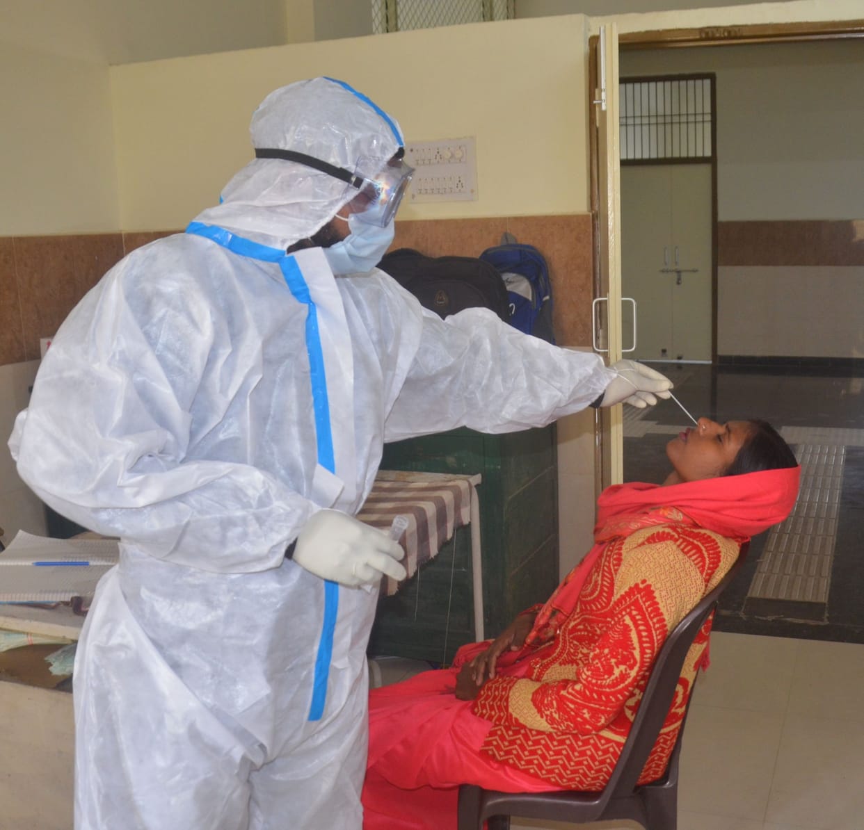 Corona: 24 people including women personnel and police personnel found infected
