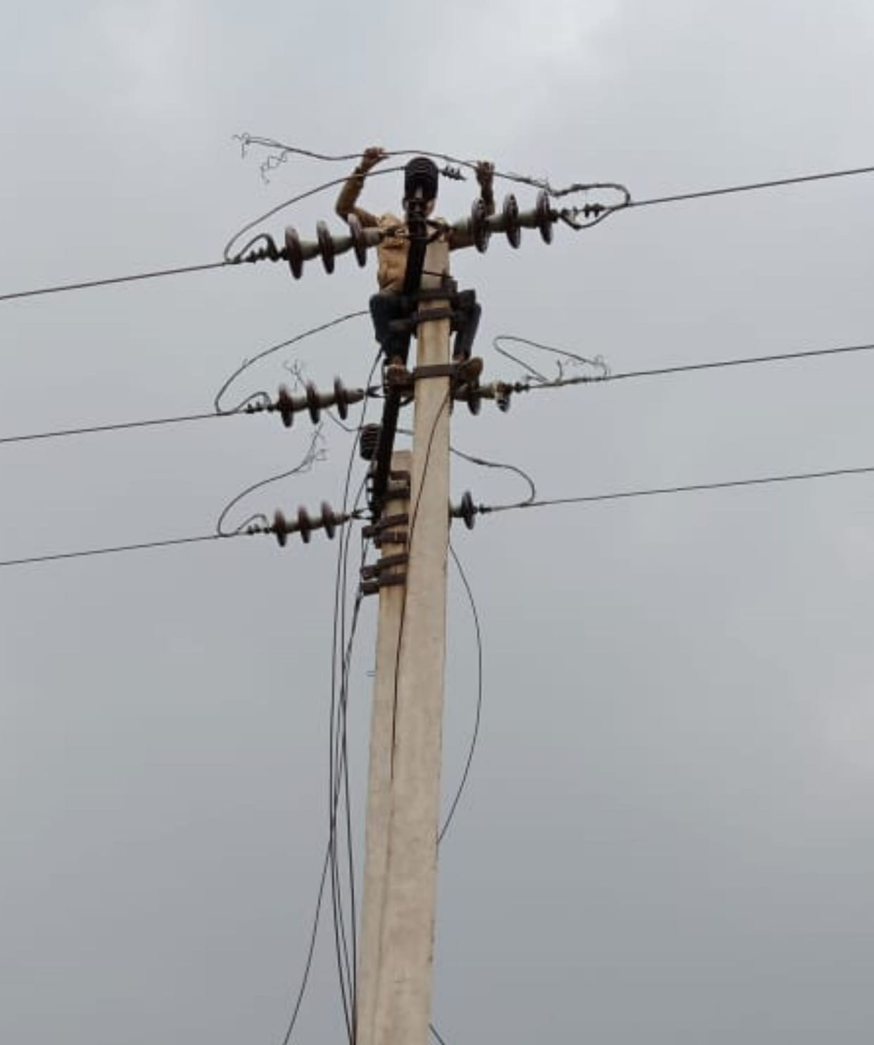 In Kanpur countryside, Rura is flowing for 13 hours and electricity of hundred villages