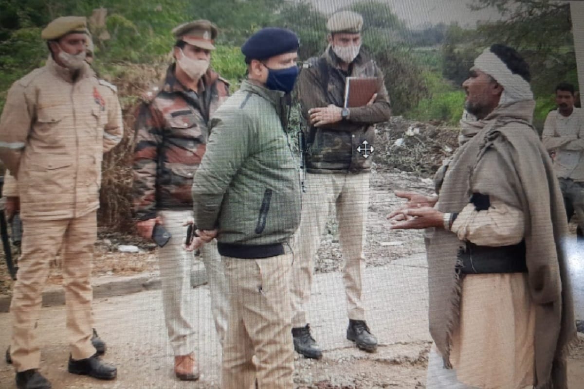 UP News: A youth has murdered his sister with a relative in a village of Baghpat and see photos