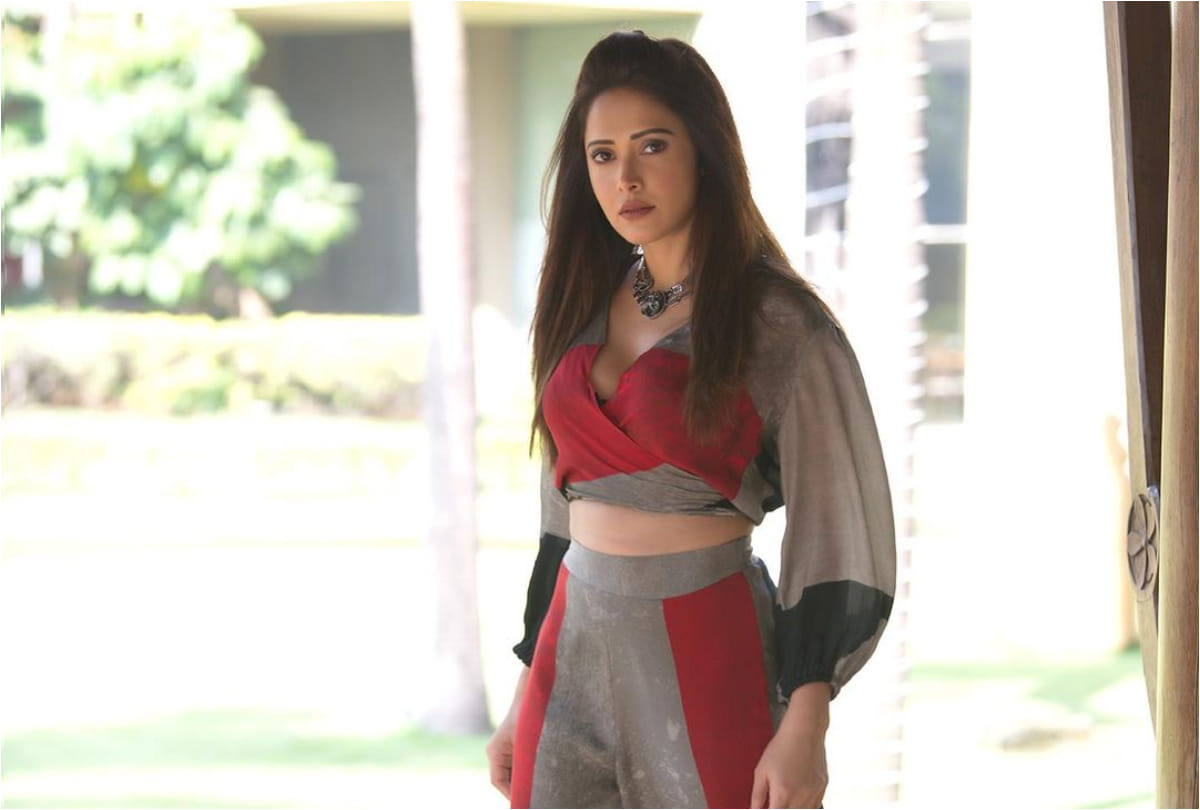 nushrat bharucha look glamorous style diva in red saree