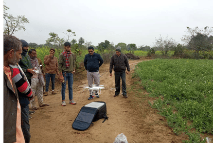 After falling at the feet of former MLA in Shivpuri, hail victim farmer asked for compensation, drone survey started in Chhatarpur