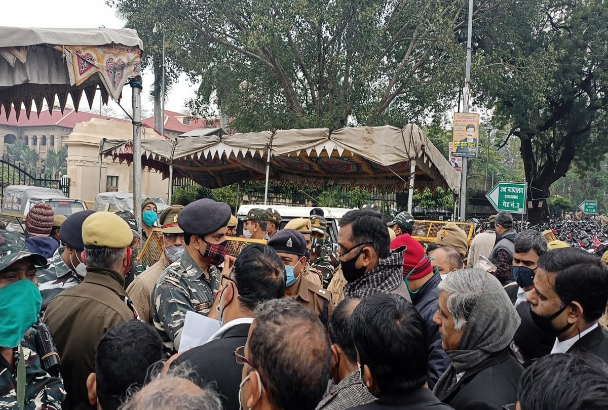Prayagraj: Advocates stage protest over closure of physical hearing in high court Allahabad some sitting on dharna