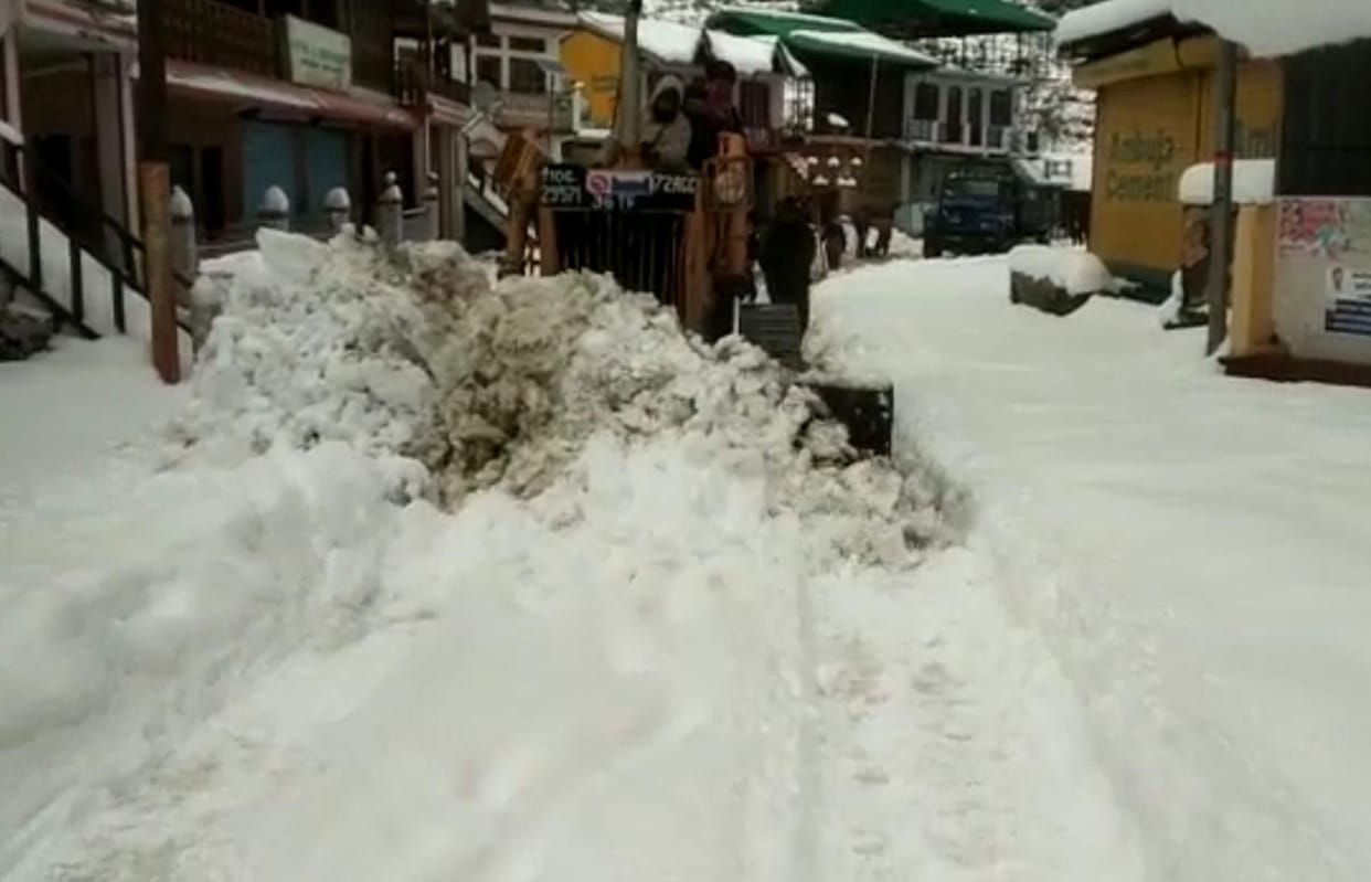 Traffic stalled on Gangotri and Yamunotri highways