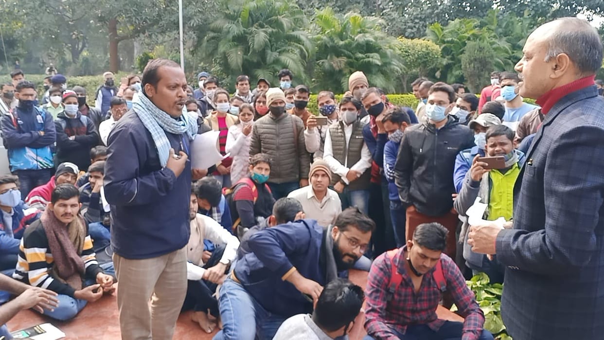 BHU Students protest for OBC reservation in hostels warning of agitation if demand not fulfilled