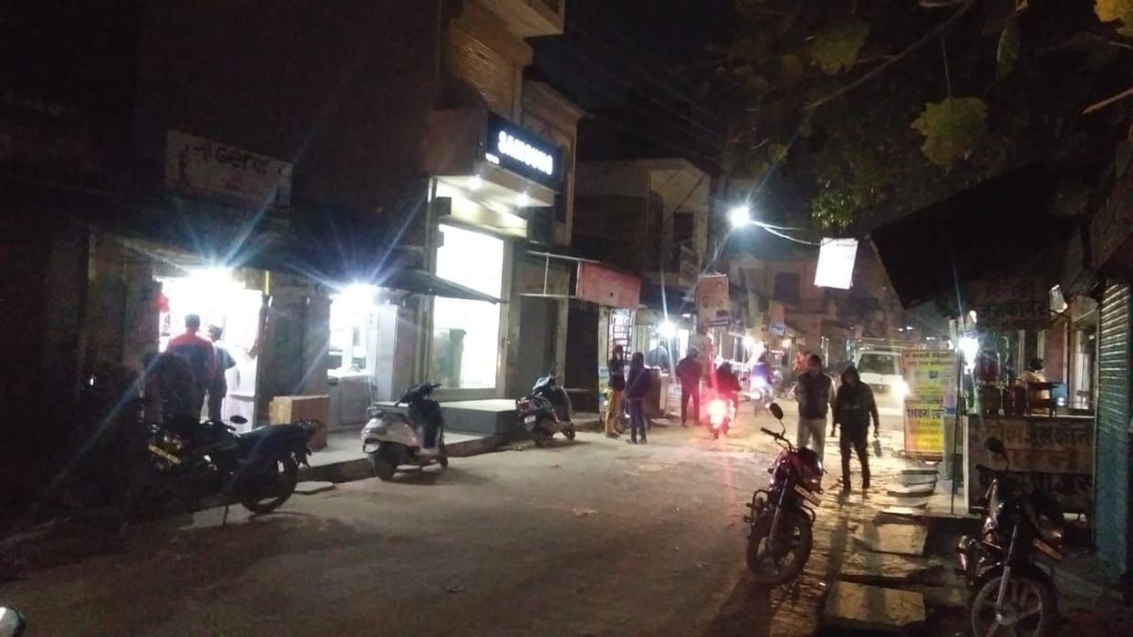 On the very first day, the shops remained open after six o'clock bypassing the restrictions.