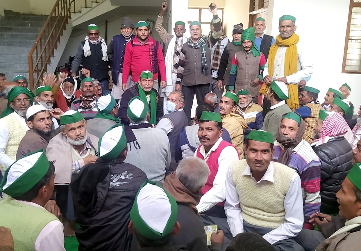 Demonstration by locking in sugarcane committee