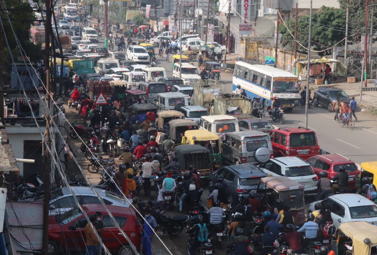 Challan will be deducted vehicle parked in intersections Gorakhpur