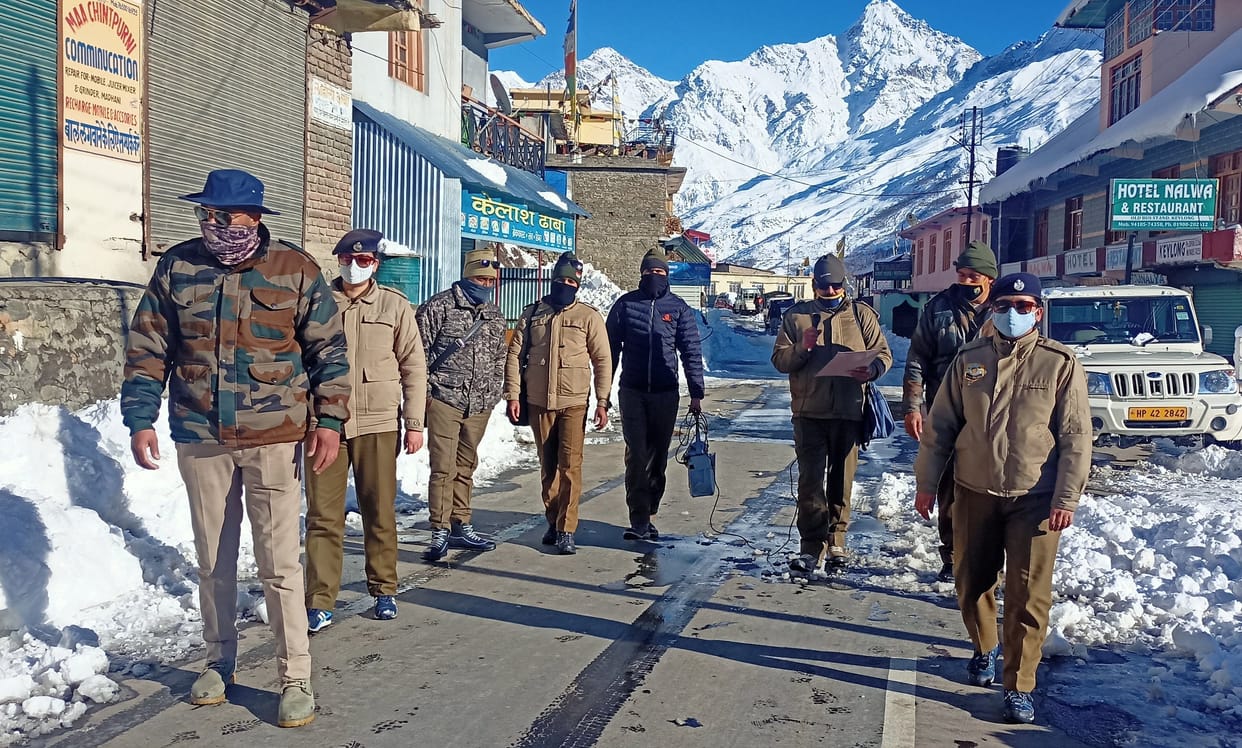 in kullu district people not following covid rulesno mask and no social distance