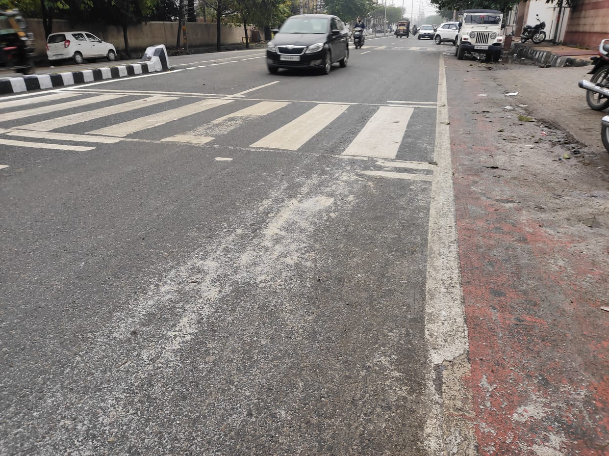 A week ago, a white strip was put on the roads, washed away in the rain