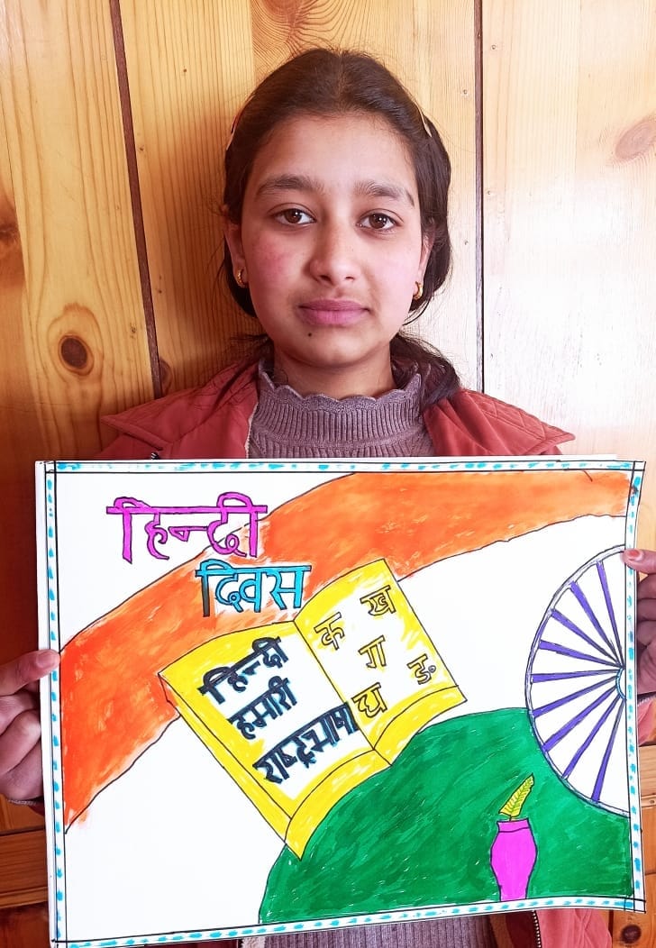 in jamla school kullu kasish in  painting and nitika in salogan pratiyogita win prise