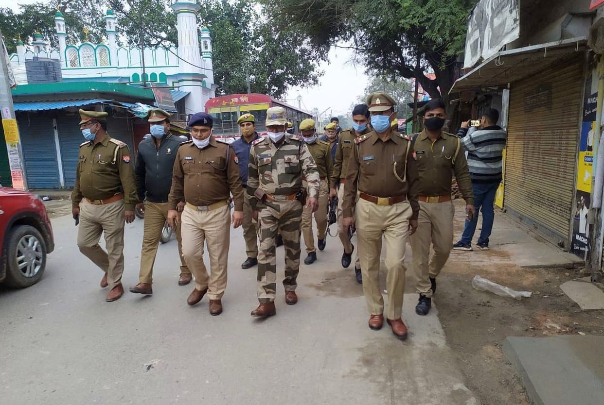 Soldiers did route march in Baskhari and Akbarpur