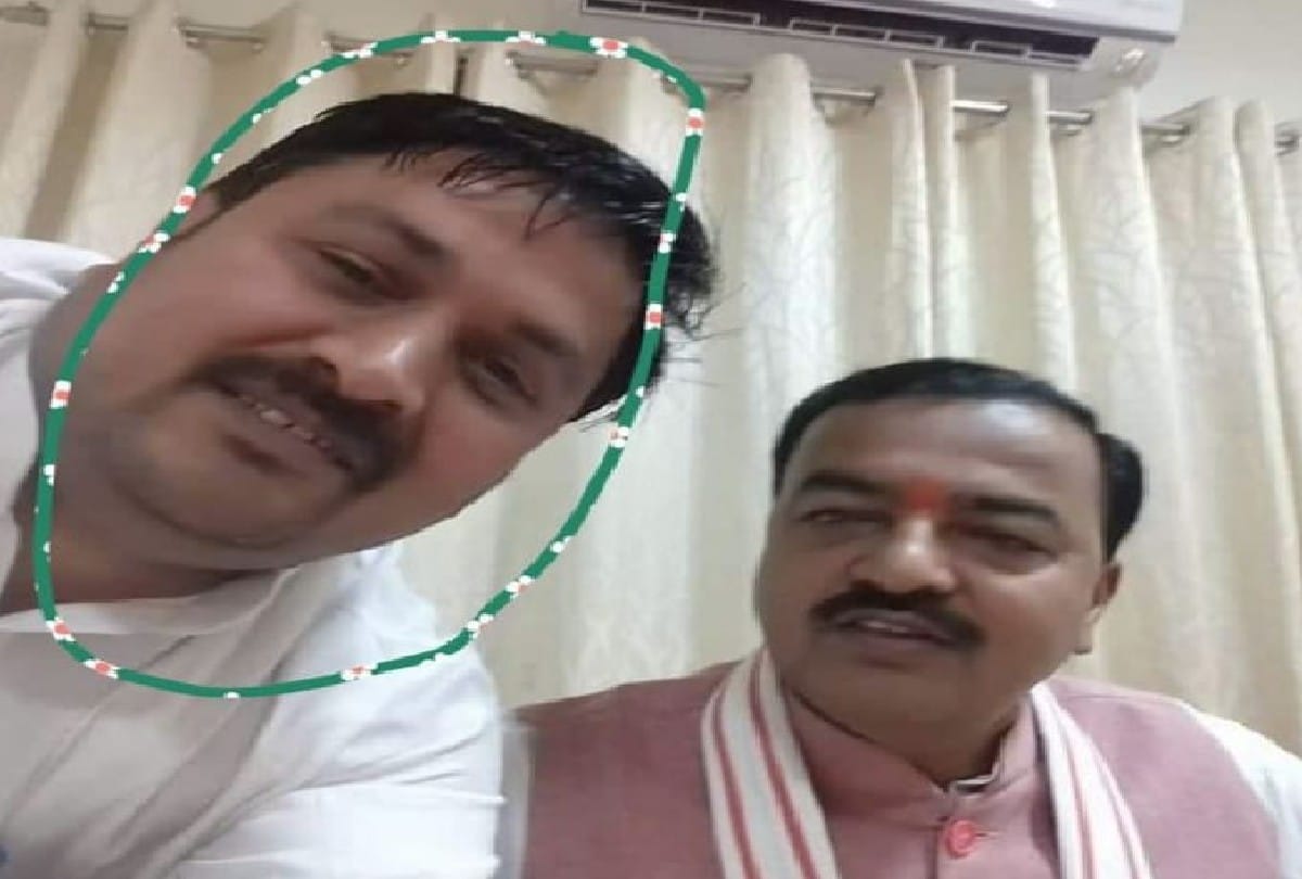 photos of gangrape accused block pramukh with BJP leaders goes viral in Agra