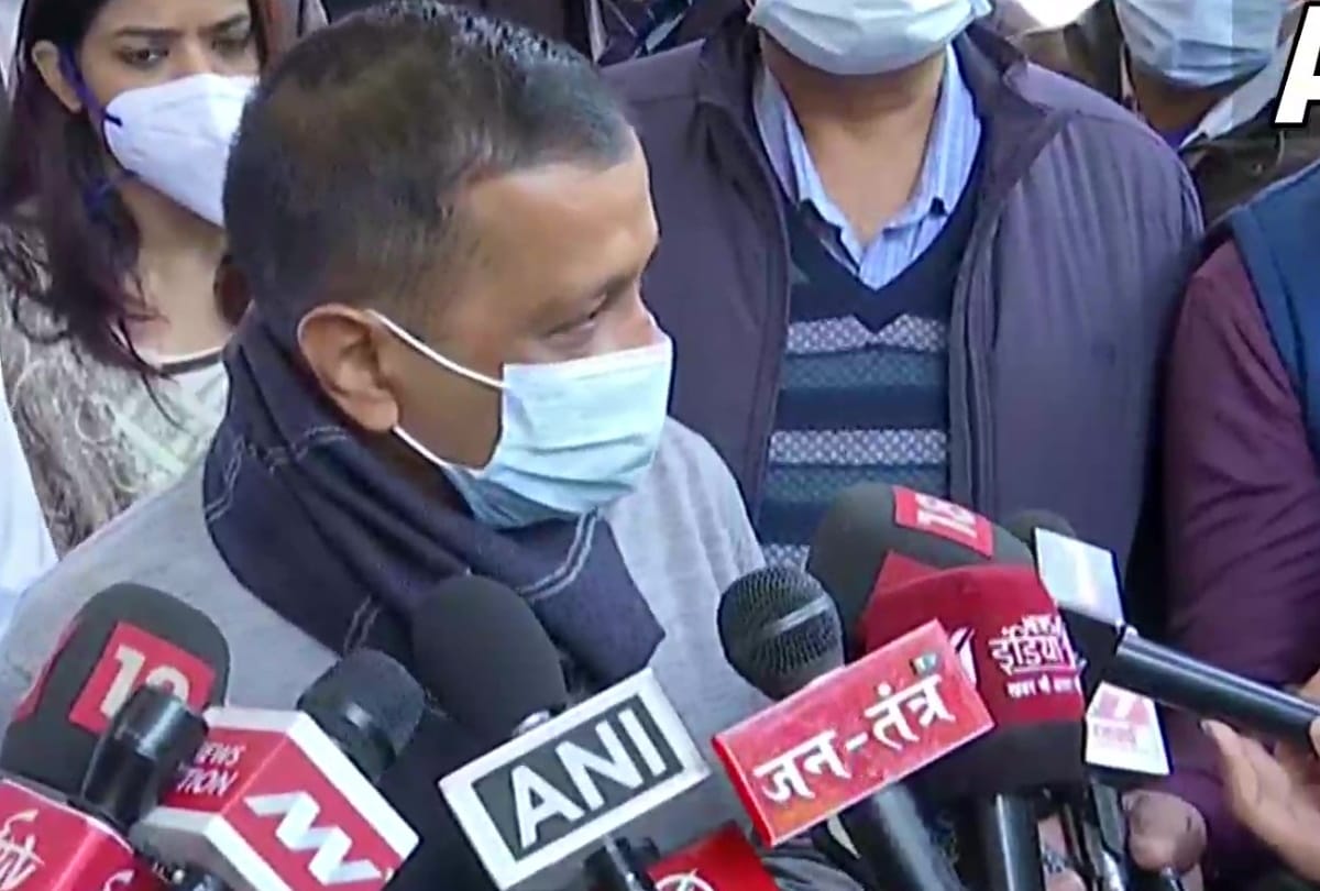 Delhi CM Arvind kejriwal visits LNJP hospital sees covid preparations says no lockdown in city