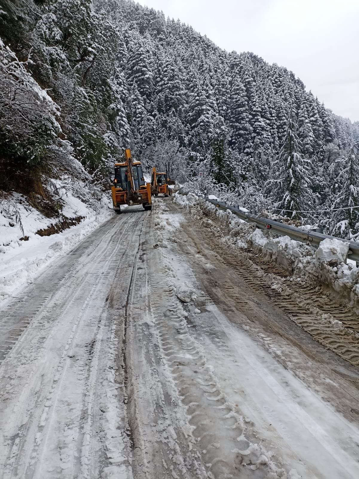 Electricity and water stalled for three days in many villages of Dhanaulti and Thatyud