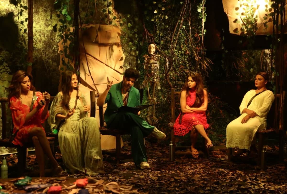 Bigg Boss 15 Ticket to Finale withdrawn from Rashami Desai and Abhijeet Bichukale