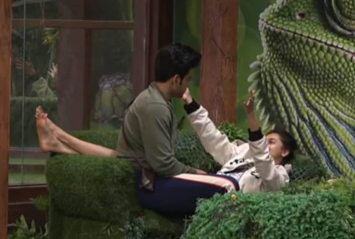 Bigg Boss 15 Tejasswi Prakash got romantic with Karan Kundra after the fight Rakhi Sawant gave this reaction after seeing this