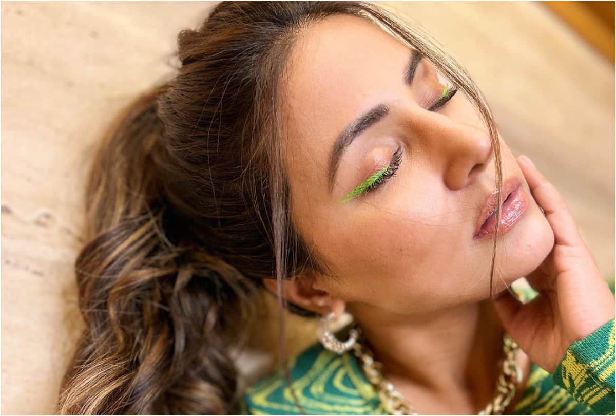 hina khan sizzling look in green striped cut out dress