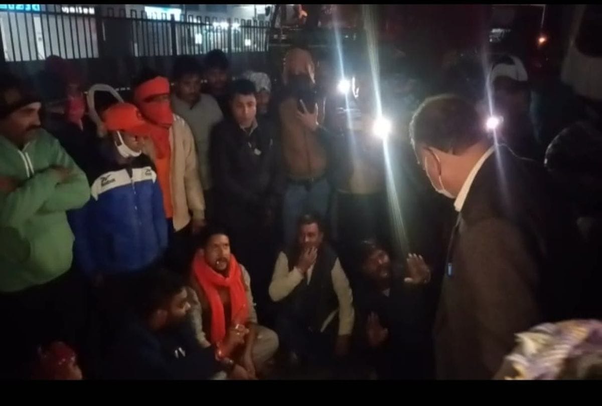 Hanuman Mandir Removed From Road At Midnight People Angry